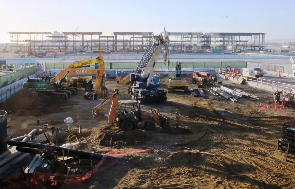 Picture of Midfield Satellite Concourse update as of September 2017, showing an almost completed structure of the building.